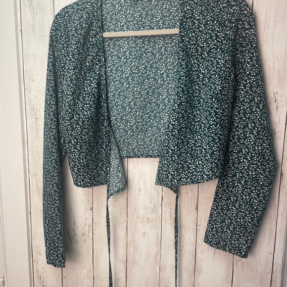 SHEIN Green Wrap Blouse with Long Sleeves and Tie Front size XS - Picture 2 of 7